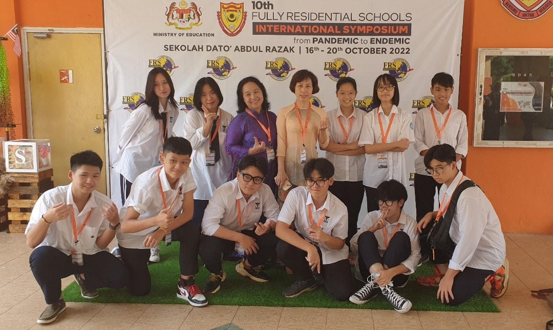 Đoàn học sinh Việt Nam tham dự cuộc thi.