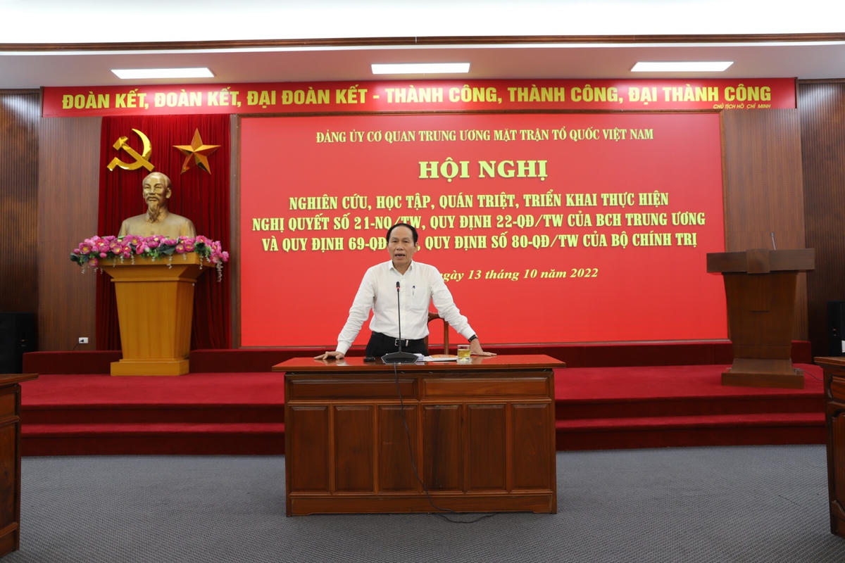 Phó Chủ tịch - Tổng Thư ký Lê Tiến Châu phát biểu tại Hội nghị.
