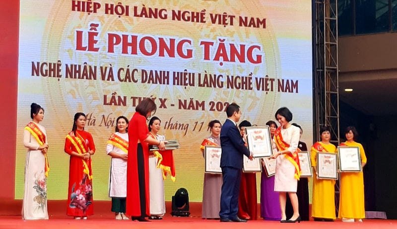 Hiệp hội Làng nghề Việt Nam vinh danh các nghệ nhân, làng nghề tiêu biểu.