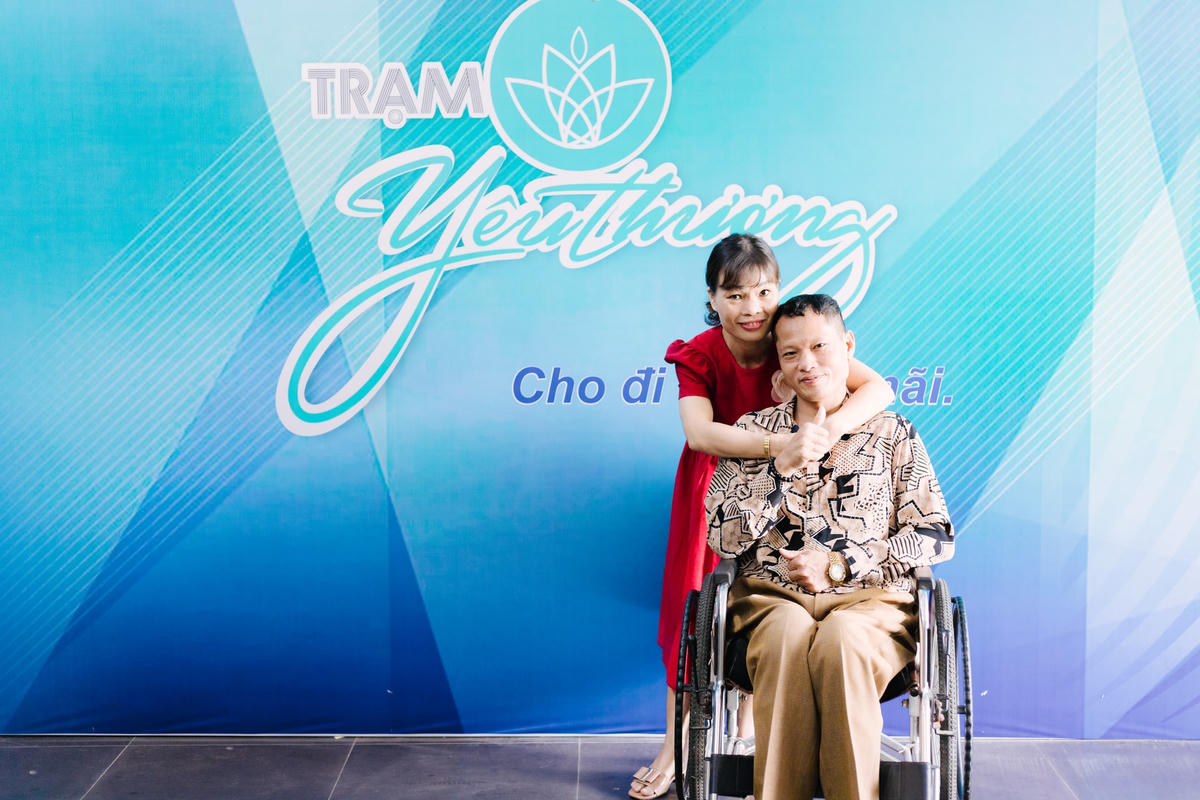 Trên con đường vượt khó chinh phục ước mơ, chị Thủy may mắn gặp anh Bá. 