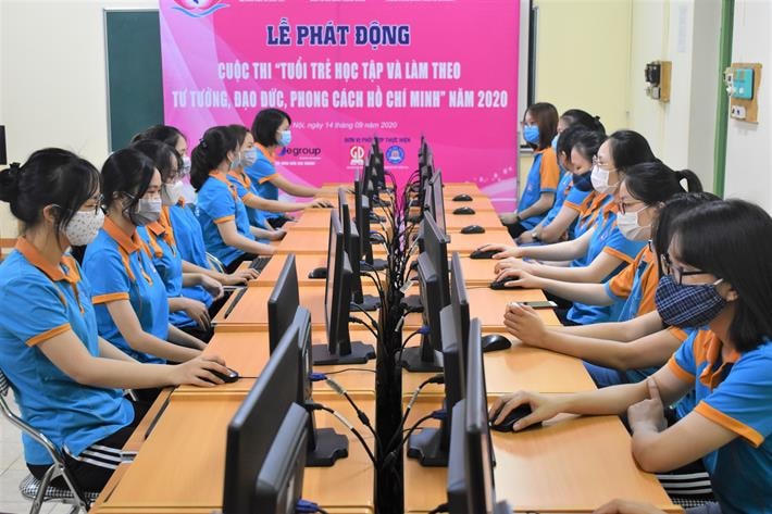 Thí sinh dự thi cuộc thi“Tuổi trẻ học tập và làm theo tư tưởng, đạo đức, phong cách Hồ Chí Minh”.