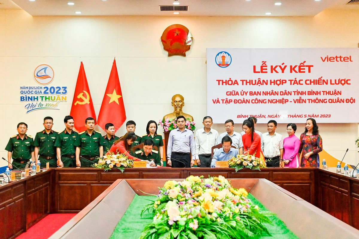 Hai bên Ký kết Thỏa thuận hợp tác chiến lược về chuyển đổi số với Tập đoàn Công nghiệp - Viễn thông Quân đội.