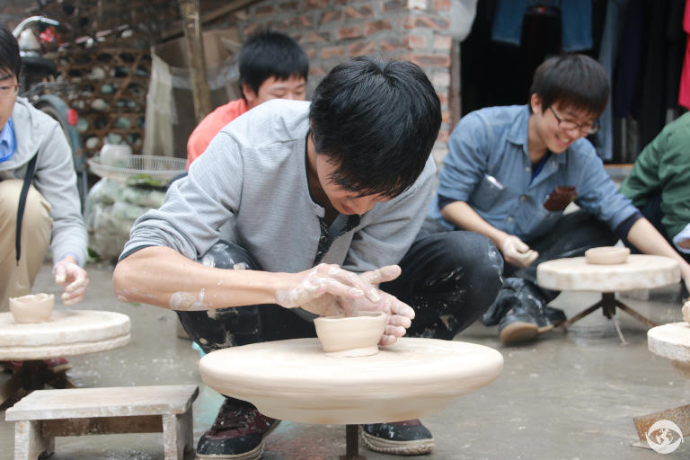 Trải nghiệm làm gốm ở Bát Tràng.