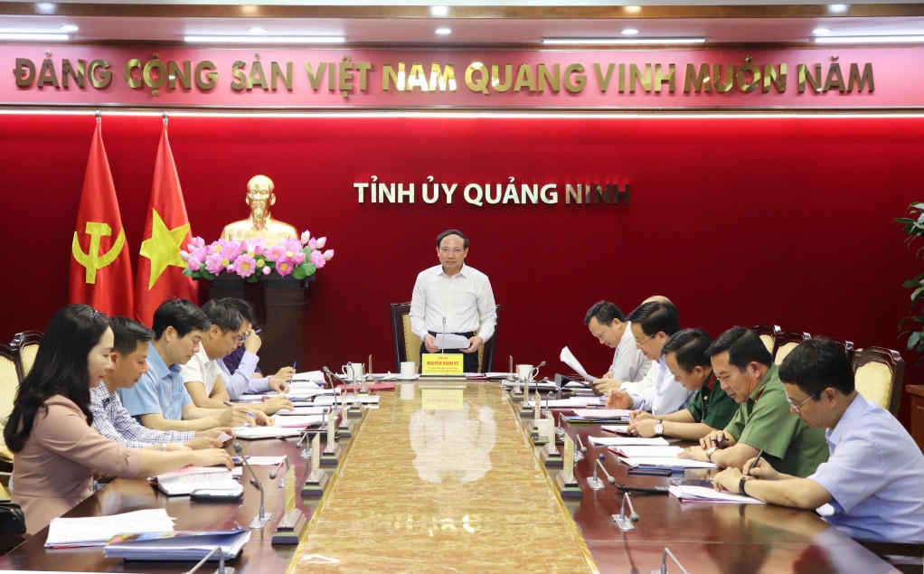 Bí thư Tỉnh ủy Quảng Ninh Nguyễn Xuân Ký chủ trì hội nghị. Ảnh: QMG