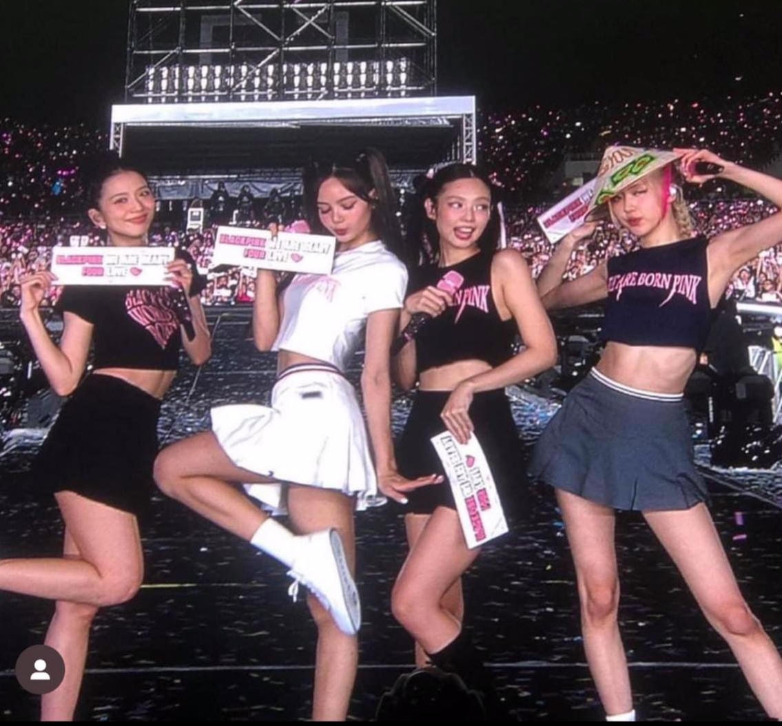 Hình ảnh Black Pink trong đêm diễn đầu tiên tại Sân vận động Mỹ Đình. Ảnh: Blackpink Nations.  