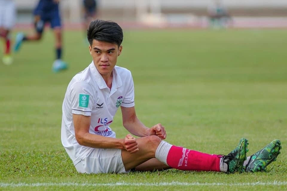 At Viengkham - cầu thủ bóng đá số 16 của đội tuyển U23 Lào .