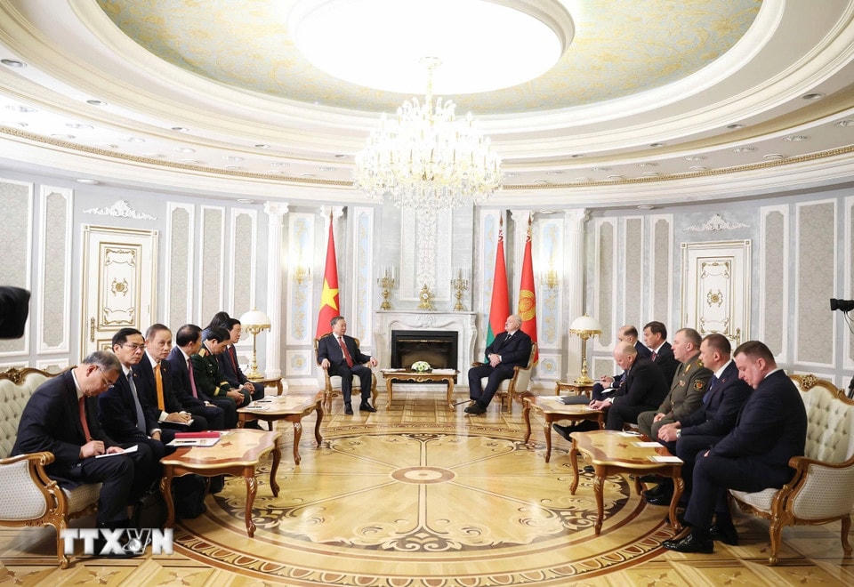 Tổng Bí thư Tô Lâm hội đàm hẹp với Tổng thống Belarus Aleksandr Lukashenko. (Ảnh: Thống Nhất/TTXVN)