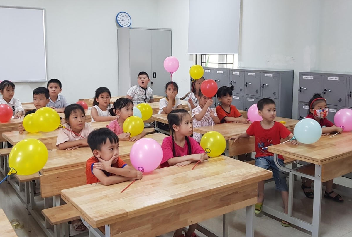 Học sinh tiểu học trong ngày tựu trường năm học 2022 - 2023.