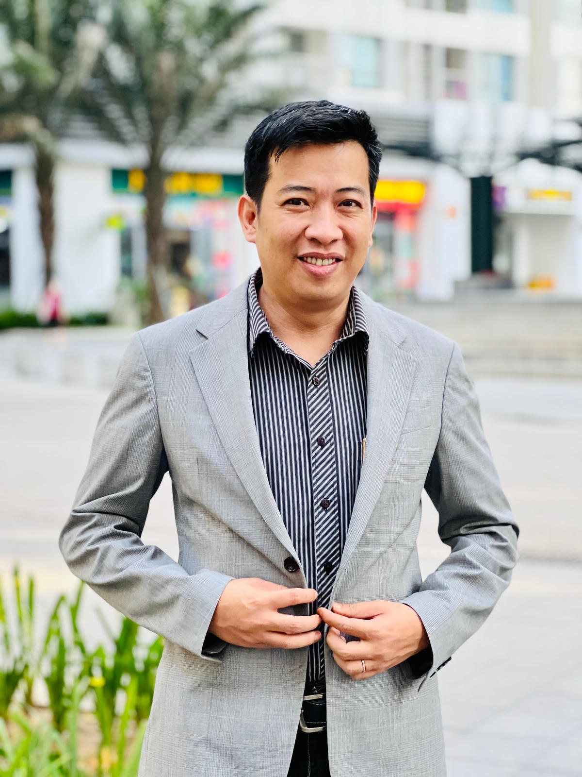 Nhà văn Hoàng Anh Tú.