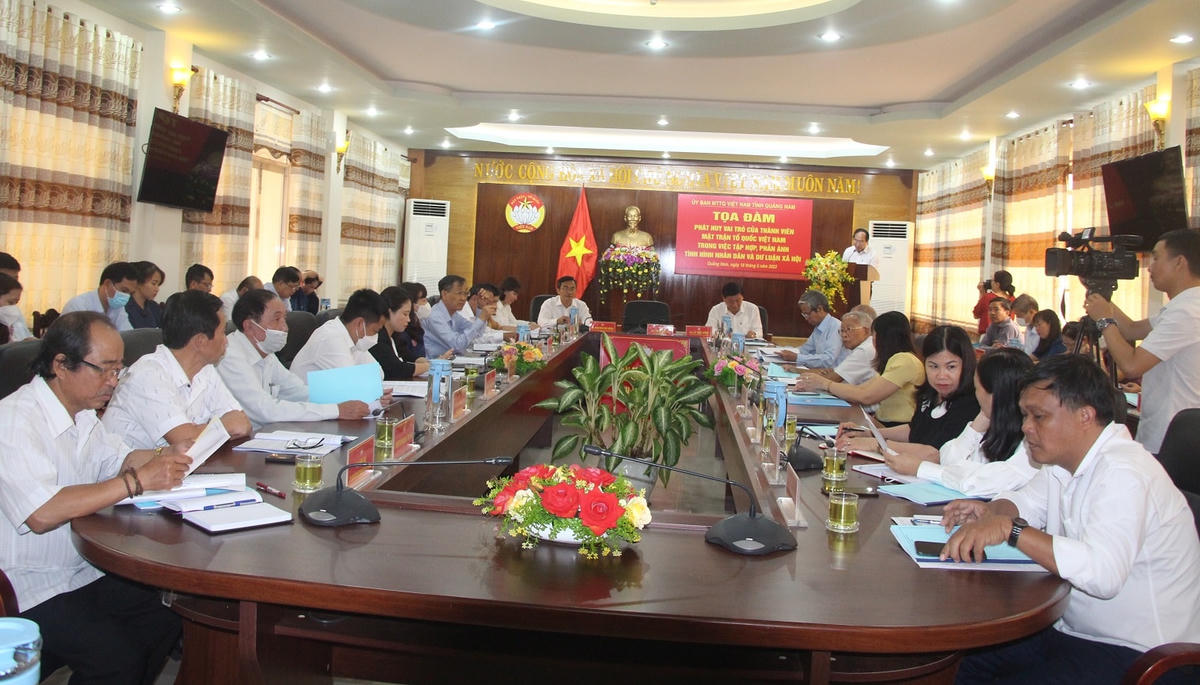 Quang cảnh buổi tọa đàm.