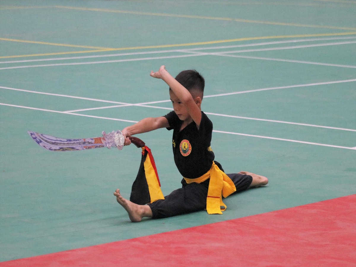 Võ sĩ nhí Trần Đức Nguyên tập luyện cho giải đấu hạng mục quyền