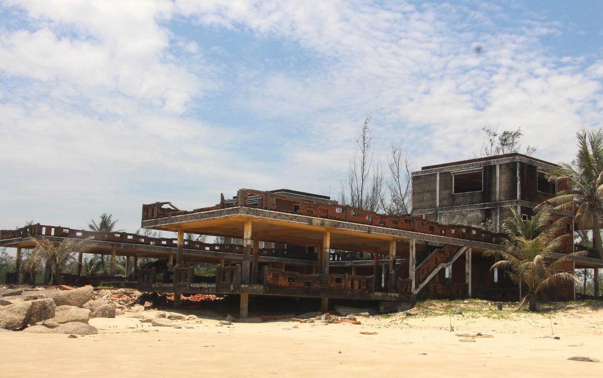 Các công trình trong Khu du lịch Thiên Đàng bị xuống cấp do chủ đầu tư không tiếp tục triển khai.