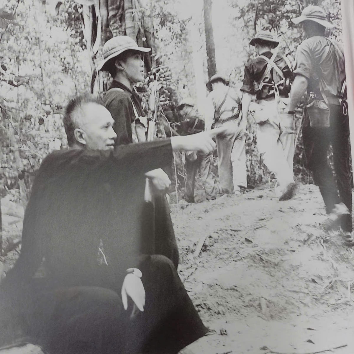 Ảnh 2-Luật sư Nguyễn Hữu Thọ...