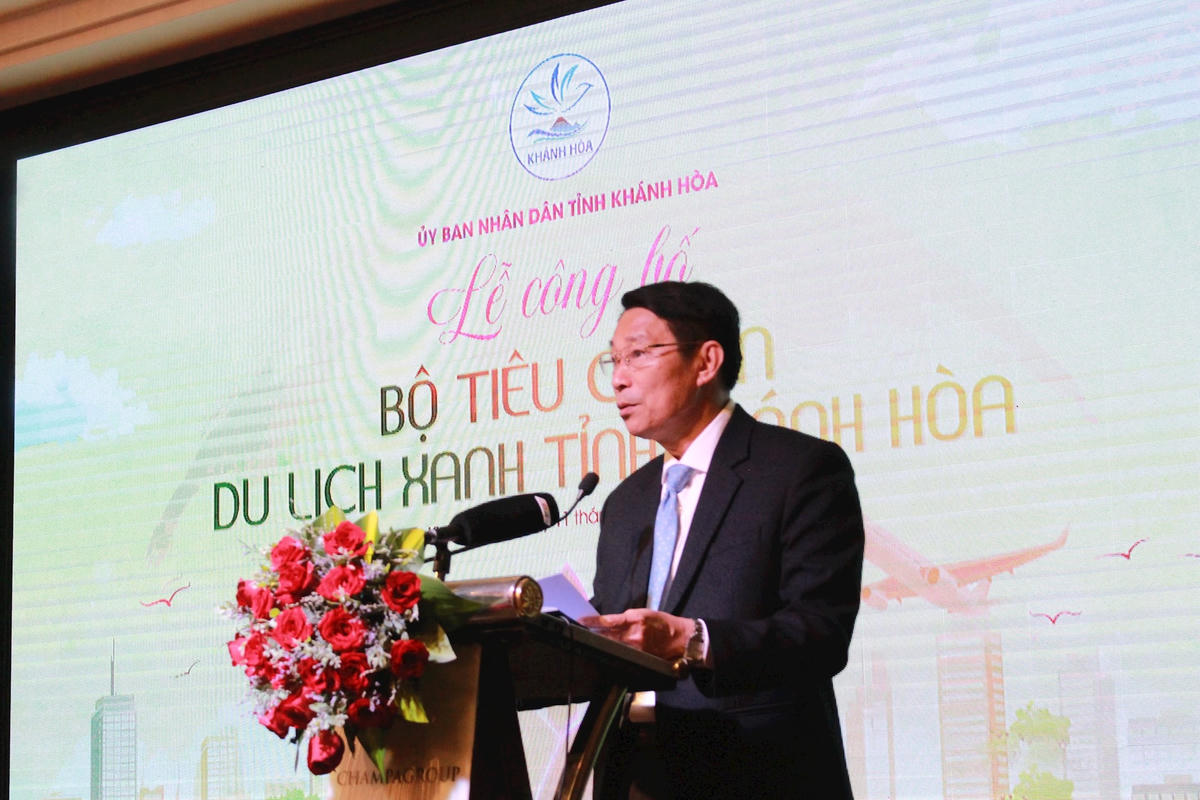 Ông Đinh Văn Thiệu - Phó Chủ tịch UBND tỉnh Khánh Hòa đang phgats biểu tại hội nghị.