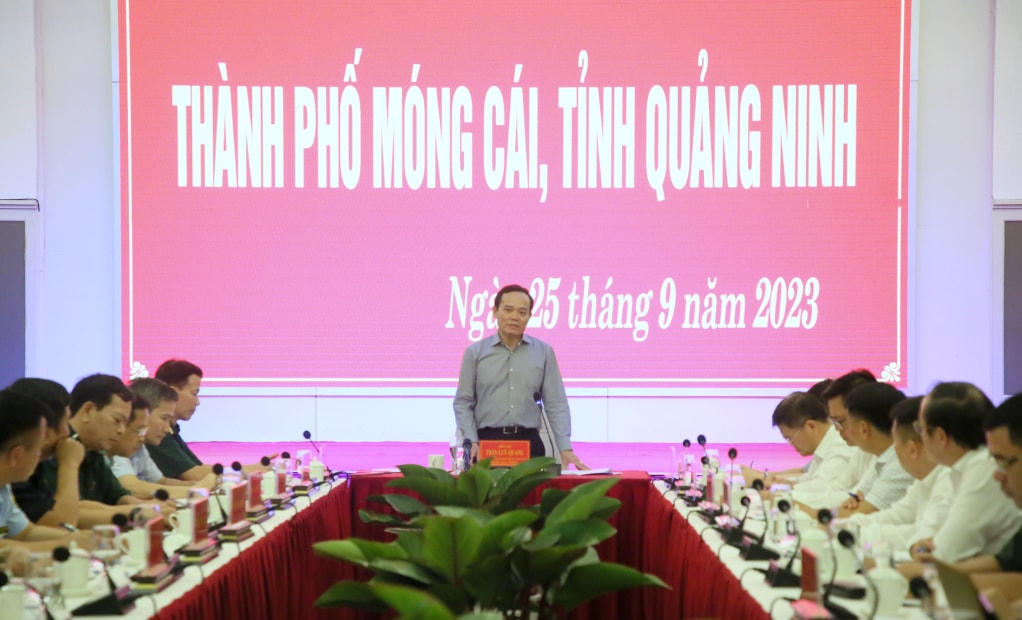 Phó Thủ tướng Chính phủ Trần Lưu Quang, Trưởng Ban Chỉ đạo 389 Quốc gia chủ trì và phát biểu kết luận buổi làm việc với tỉnh Quảng Ninh về tình hình phòng, chống buôn lậu, gian lận thương mại và hàng giả của tỉnh 9 tháng đầu năm.