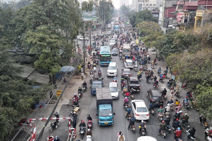 Có thể thấy rằng, việc cầu vượt nút giao này liên tục chậm tiến độ gây ảnh hưởng không nhỏ đến việc lưu thông của các phương tiện di chuyển qua nút giao này. Vì vậy, các đơn vị có liên quan cần quyết liệt, nhanh chóng đưa dự án về đích để giải quyết tình trạng ùn tắc.
