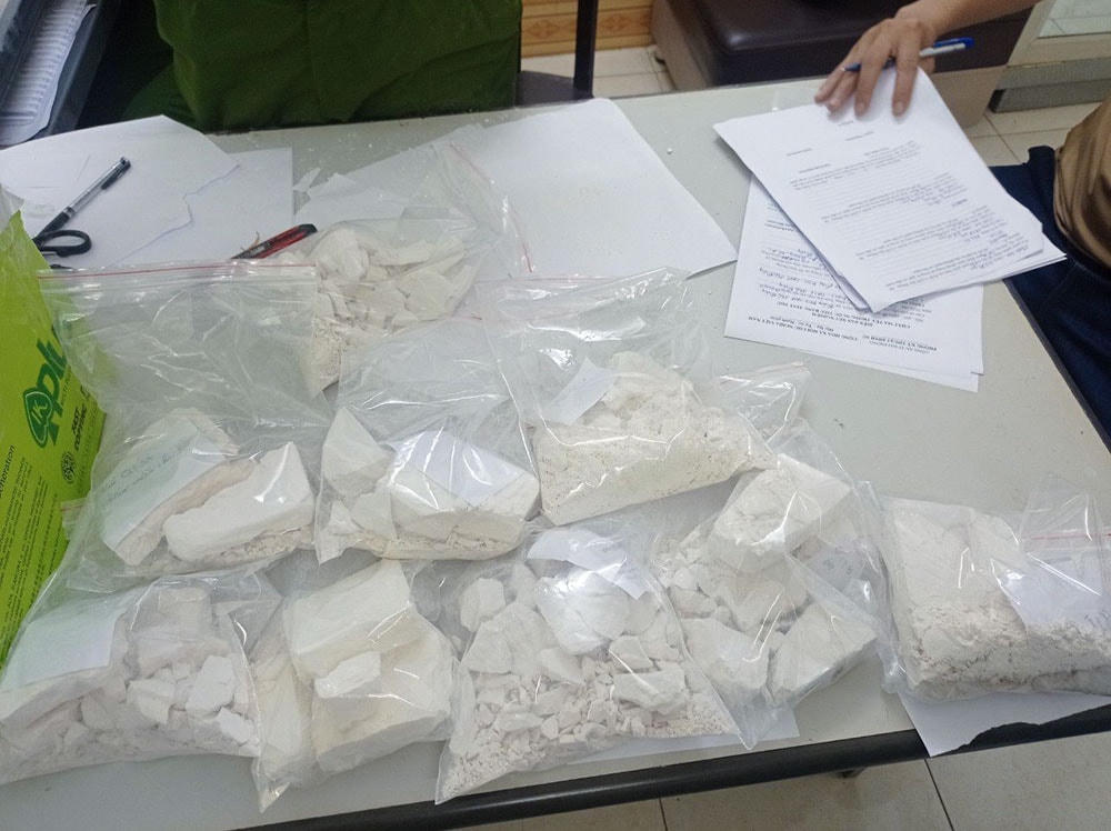 Tang vật 9 bánh heroin của vụ án.