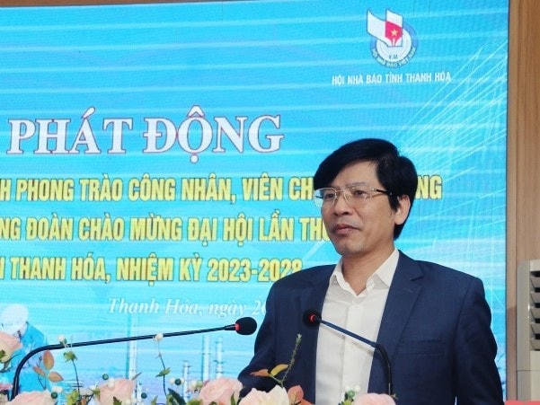 Ông Phạm Văn Báu, Chủ tịch Hội Nhà báo tỉnh Thanh Hóa phát biểu tại lễ phát động.    