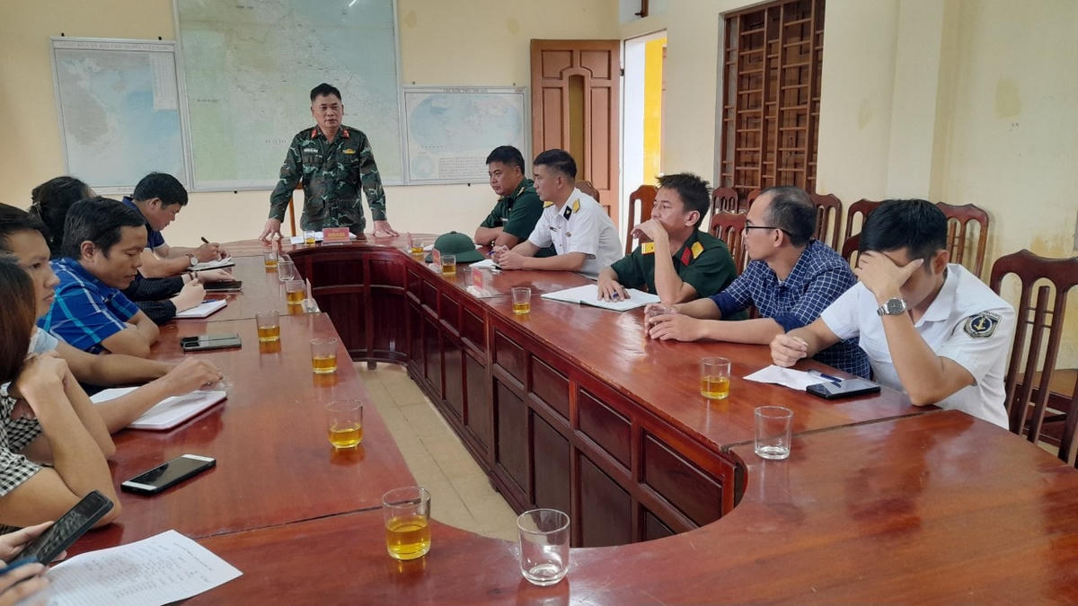 Đồn Biên phòng Cồn Cỏ họp triển khai công tác ứng phó với bão Noru.