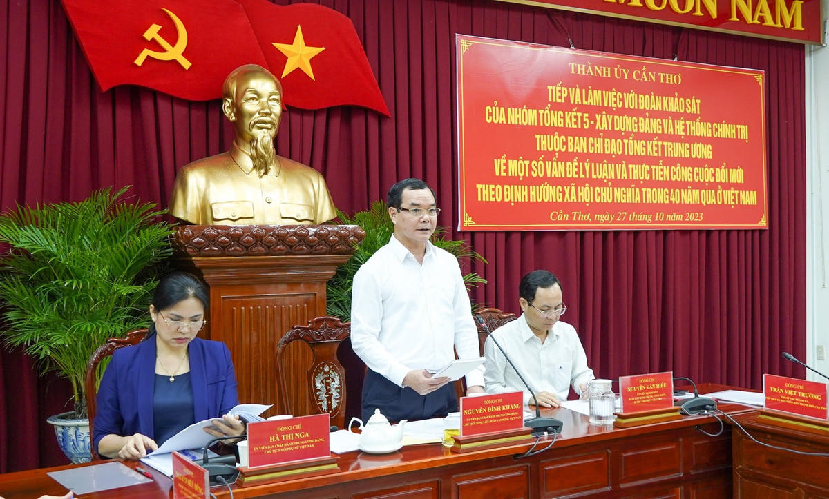 Ông Nguyễn Đình Khang - Ủy viên Trung ương Đảng, Chủ tịch Tổng liên đoàn Lao động Việt Nam phát biểu.