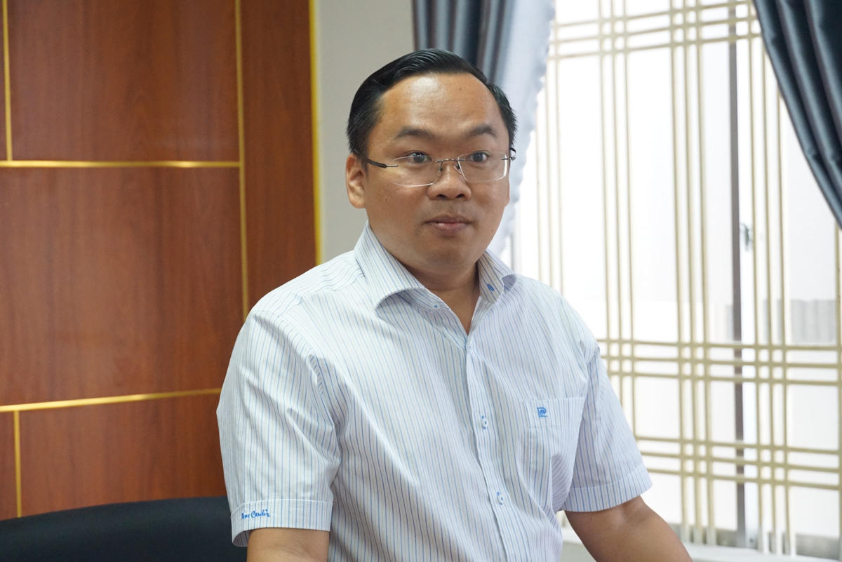 Bí thư Tỉnh Đoàn Đồng Nai Nguyễn Minh Kiên giải đáp một số câu hỏi liên quan Tuần lễ chuyển đổi số năm 2023. Ảnh: Mạnh Thìn.