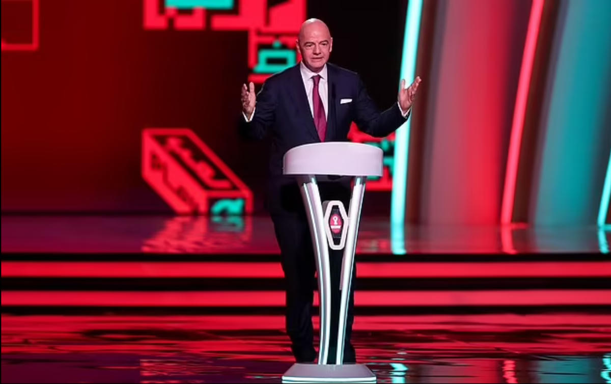 Áp lực đang đặt lên vai FIFA và Chủ tịch FIFA Gianni Infantino trong việc duy trì sự kịch tính trong các trận đấu năm nay. Ảnh: Getty.