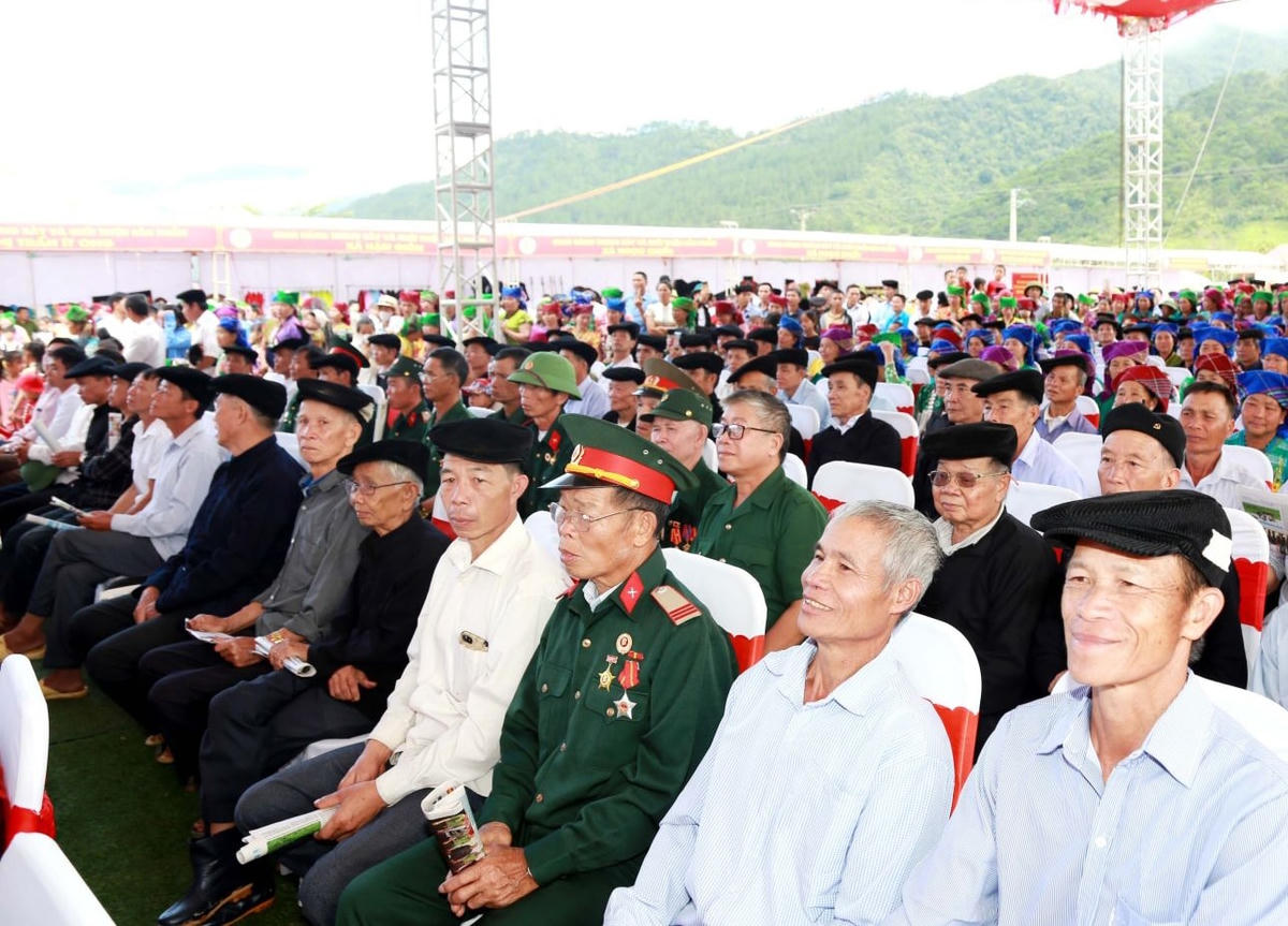 Nhân dân các dân tộc xã Ngọc Chiến dự ngày hội.