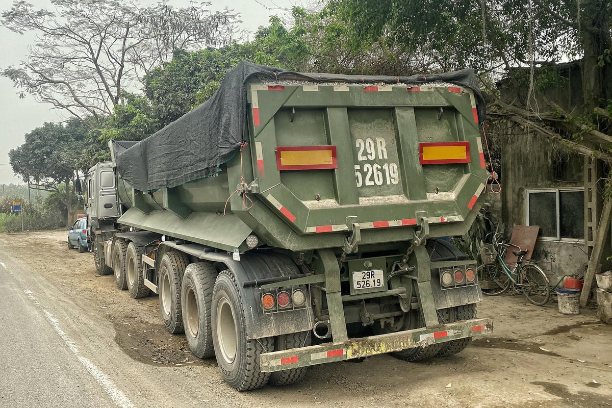 CSGT tuần tra kiểm soát, phạt nặng xe cơi nới thành thùng, chở quá tải