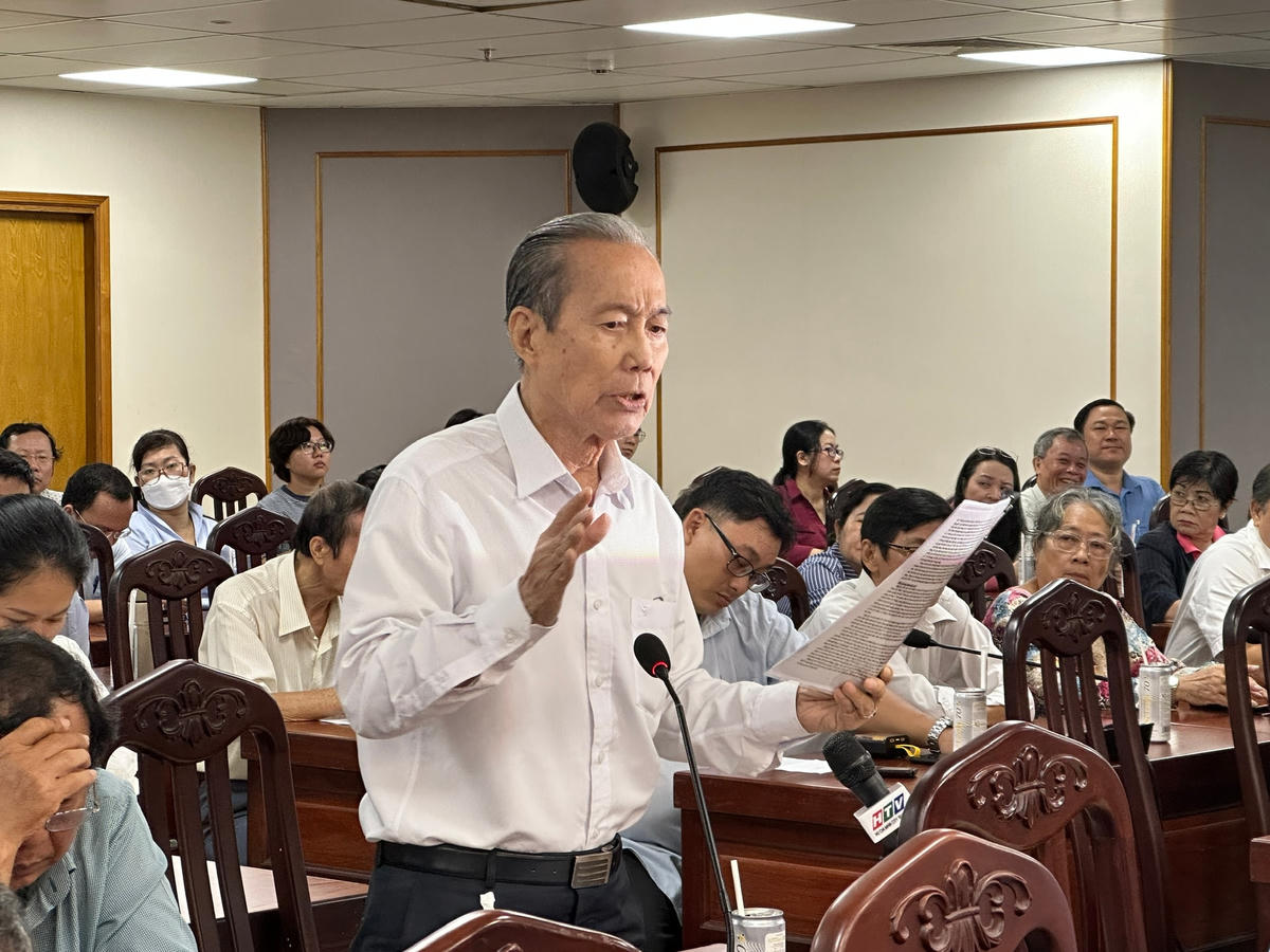 Cử tri nêu ý kiến, kiến nghị với Đoàn đại biểu Quốc hội TPHCM.