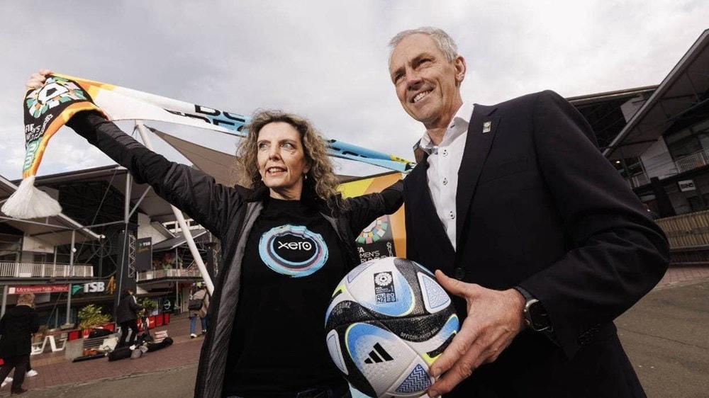 Tổng Giám đốc Xero Valeria Walshe (trái) và Giám đốc điều hành FIFA World Cup Nữ 2023 Dave Beeche. (Nguồn: (STUFF).