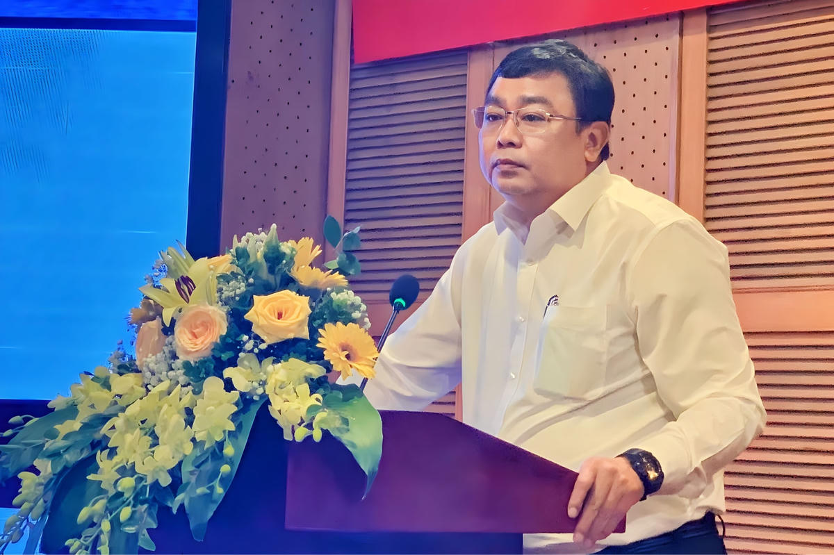 Ông Nguyễn Tô An, Phó Cục trưởng Cục Đăng kiểm Việt Nam báo cáo tại hội nghị.