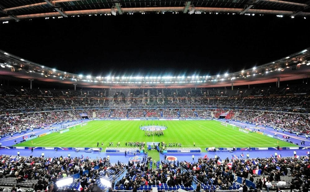Sân Stade de France được chọn để tổ chức trận chung kết Champions League thay thế cho Gazprom Arena ở St.Petersburg của Nga như dự kiến ban đầu.
