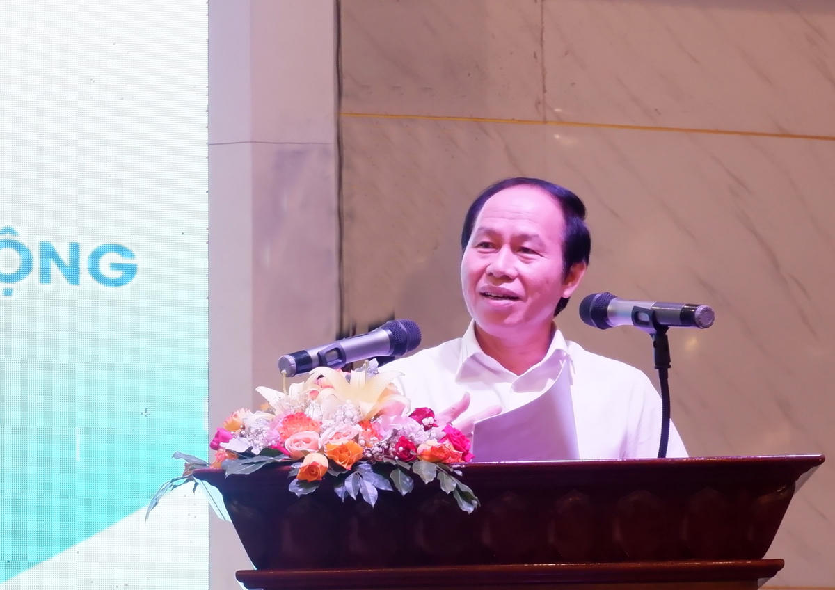 Phó Chủ tịch - Tổng Thư ký UBTƯ MTTQ Việt Nam Lê Tiến Châu phát biểu tại hội nghị.