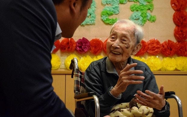 Cụ Mikizo Ueda qua đời ở tuổi 112. (Nguồn: mainichi).