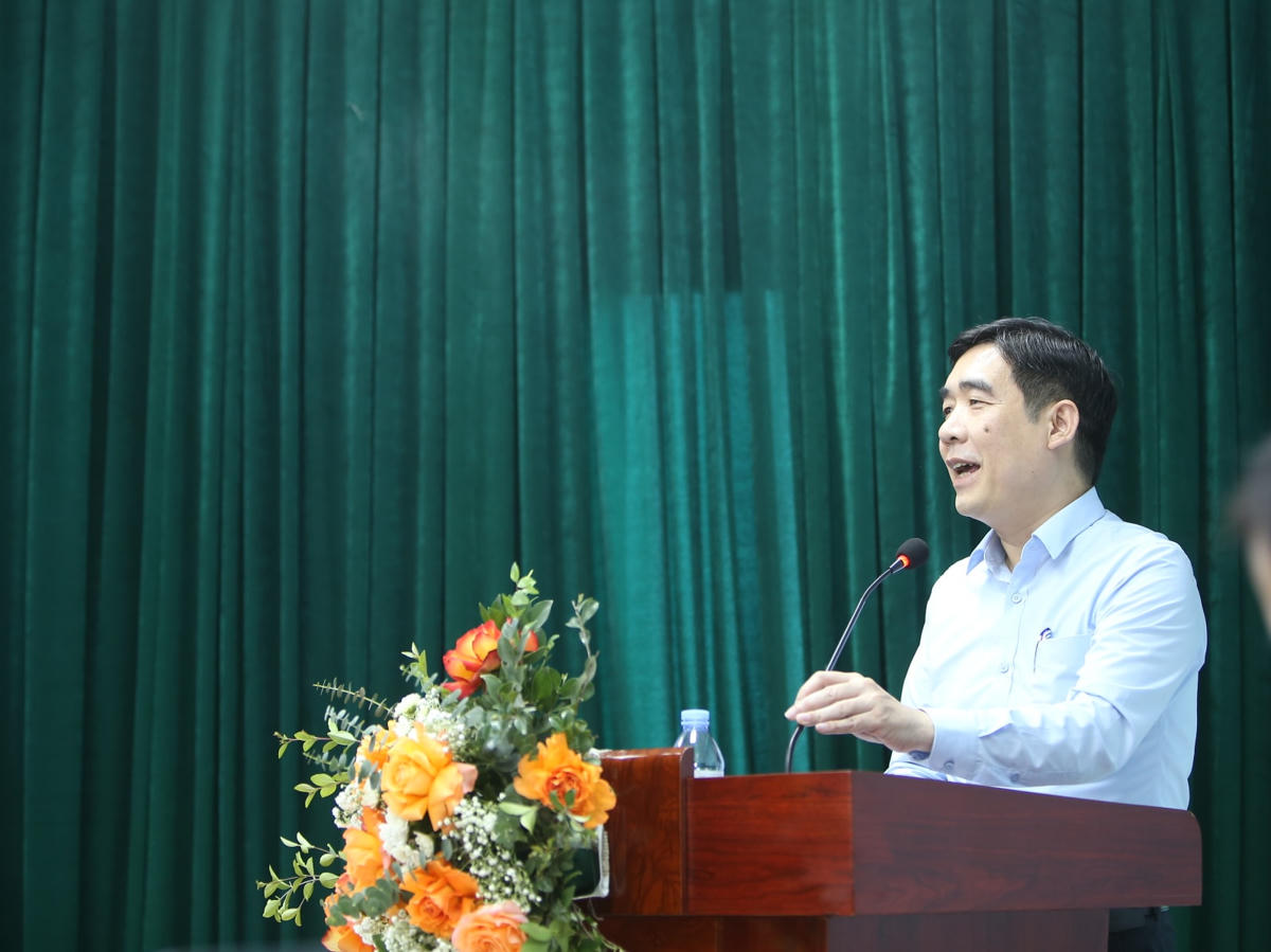 Ông Phạm Việt Hùng, Vụ trưởng Vụ quan hệ kinh tế KH&CN, Ủy ban Nhà nước về NVNONN phát biểu tại Hội thảo.