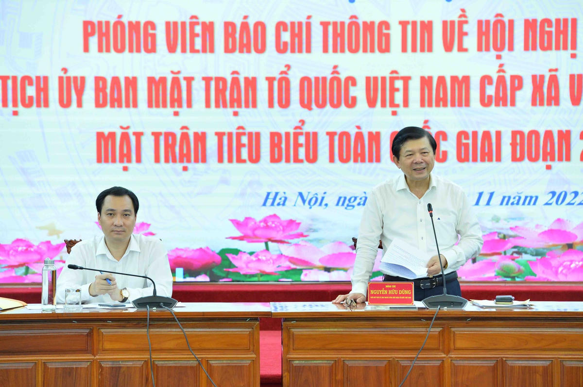 Phó Chủ tịch Nguyễn Hữu Dũng chủ trì buổi họp báo.