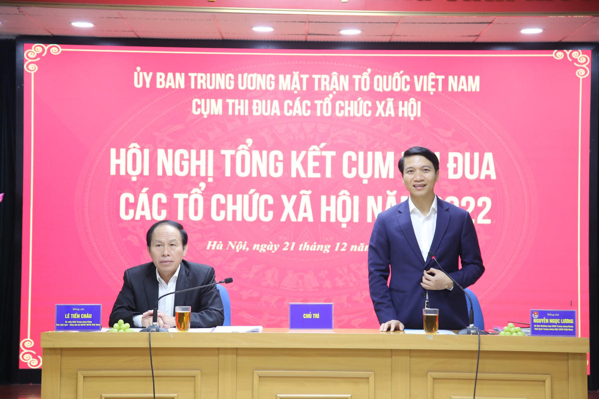 Chủ trì Hội nghị.