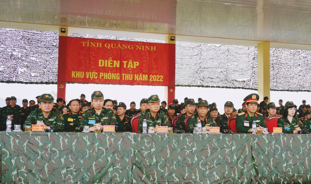 Các đại biểu tham dự bế mạc cuộc diễn tập KVPT tỉnh Quảng Ninh năm 2022. Ảnh: QMG.
