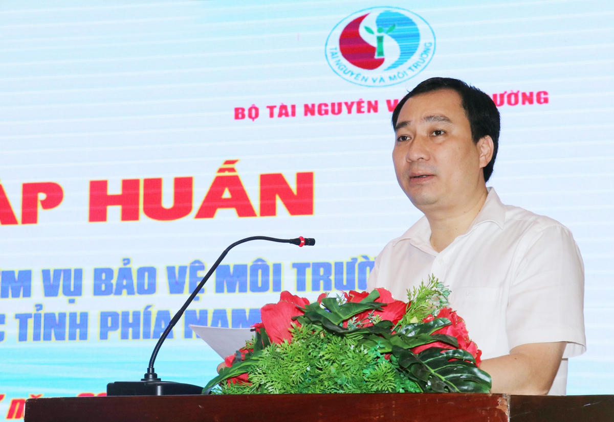 Ông Vũ Văn Tiến, Trưởng Ban Tuyên giáo, UBTƯ MTTQ Việt Nam thông tin tại hội nghị. 