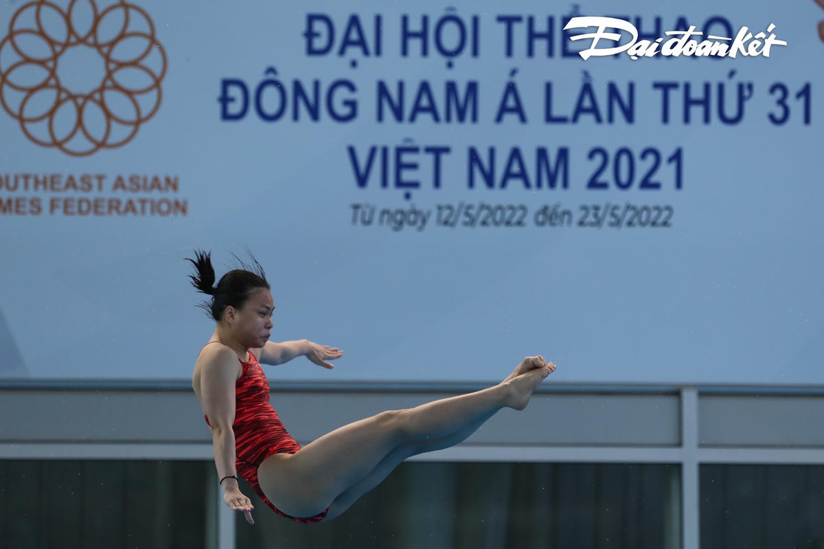 Ngô Phương Mai lĩnh ấn tiên phong khi nhảy đầu tiên trong phần thi đơn nữ cầu mềm 1 m.