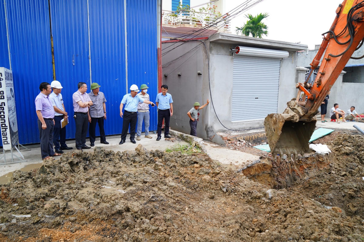 Đoàn kiểm tra UBND TP Hải Phòng kiểm tra tiến độ thi công Dự án đầu tư, cải tạo đường 359 (đoạn từ cầu Bính đến xã Trung Hà) trên địa bàn huyện Thủy Nguyên.
