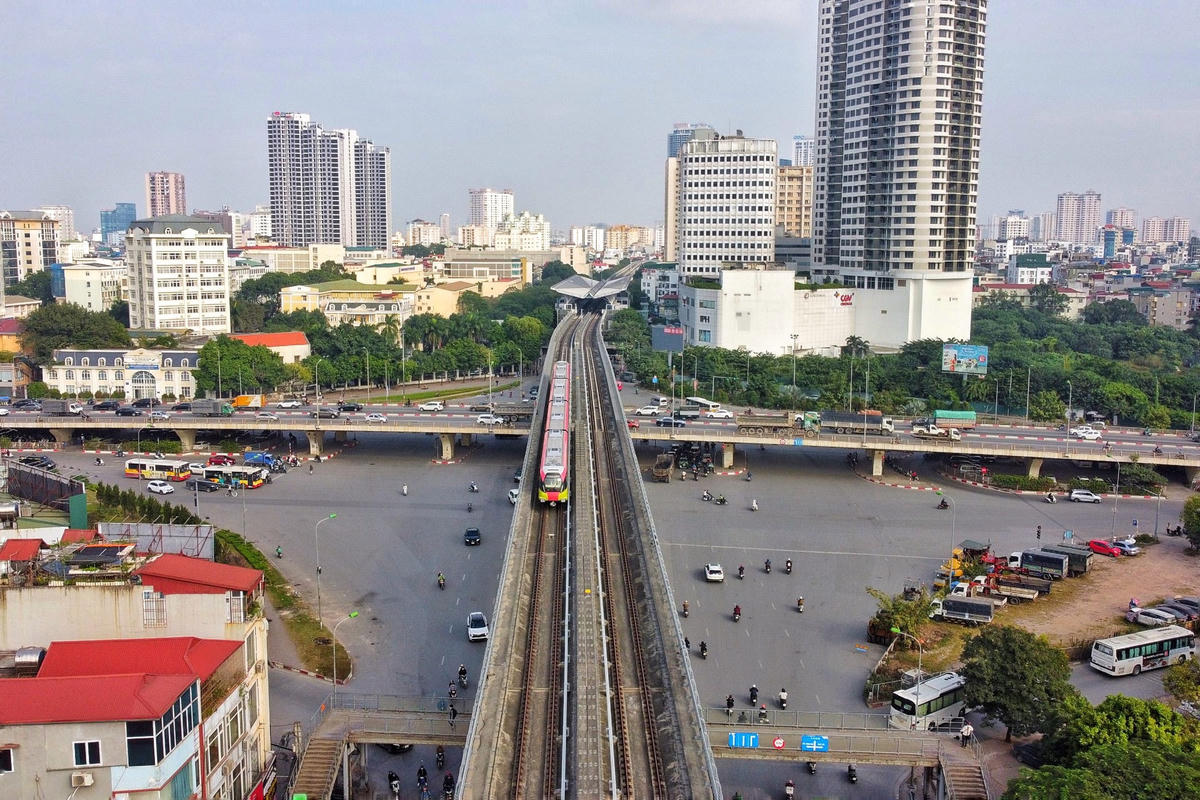Theo kế hoạch, 3 ngày đầu tiên chạy 8 đoàn, 2 ngày sau chạy 4 đoàn. Hiệu suất hoạt động của hệ thống được tóm tắt, báo cáo trong cuộc họp sau 19h00 mỗi ngày chạy tàu. Riêng ngày đầu tiên chạy thử, trong các khung giờ 11h-13h, 16h - 18h có 8 đoàn tàu sẽ được vận hành.