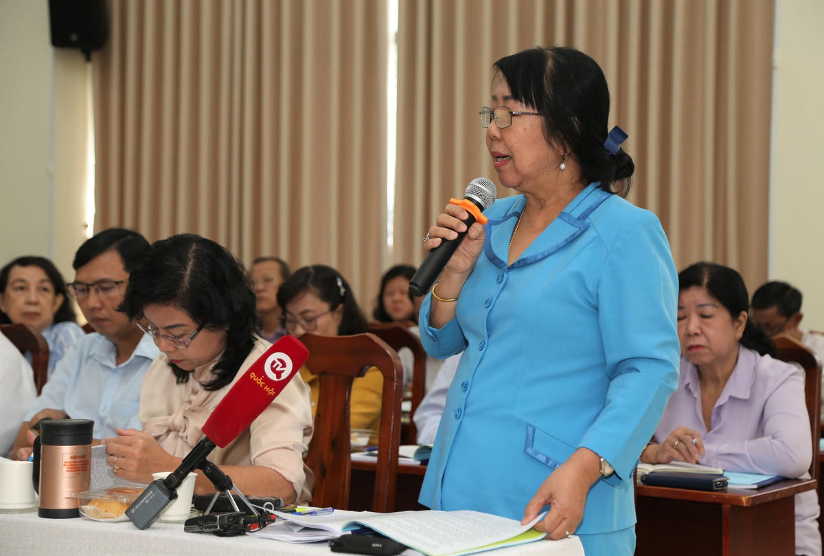 Đại biểu góp ý tại Hội nghị.