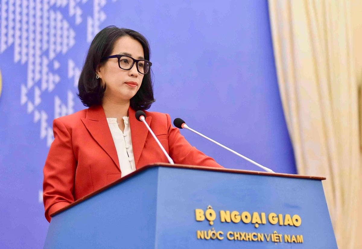 Người Phát ngôn Phạm Thu Hằng