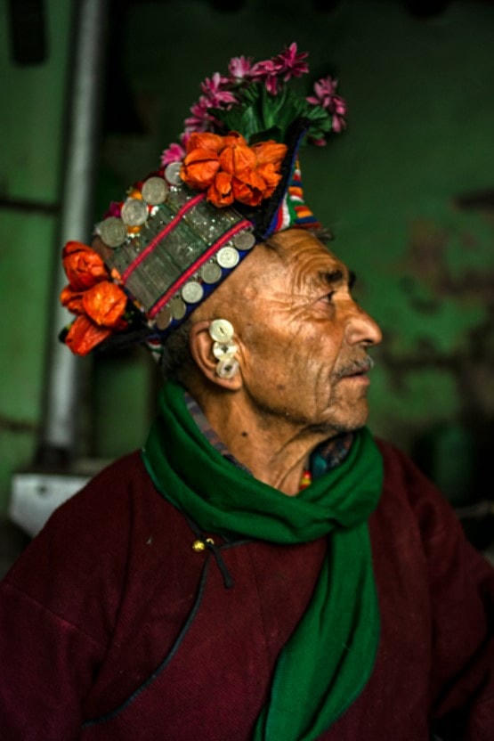 Những bộ trang phục rực rỡ sắc màu của tộc người Brogpas. Ảnh: VICE.