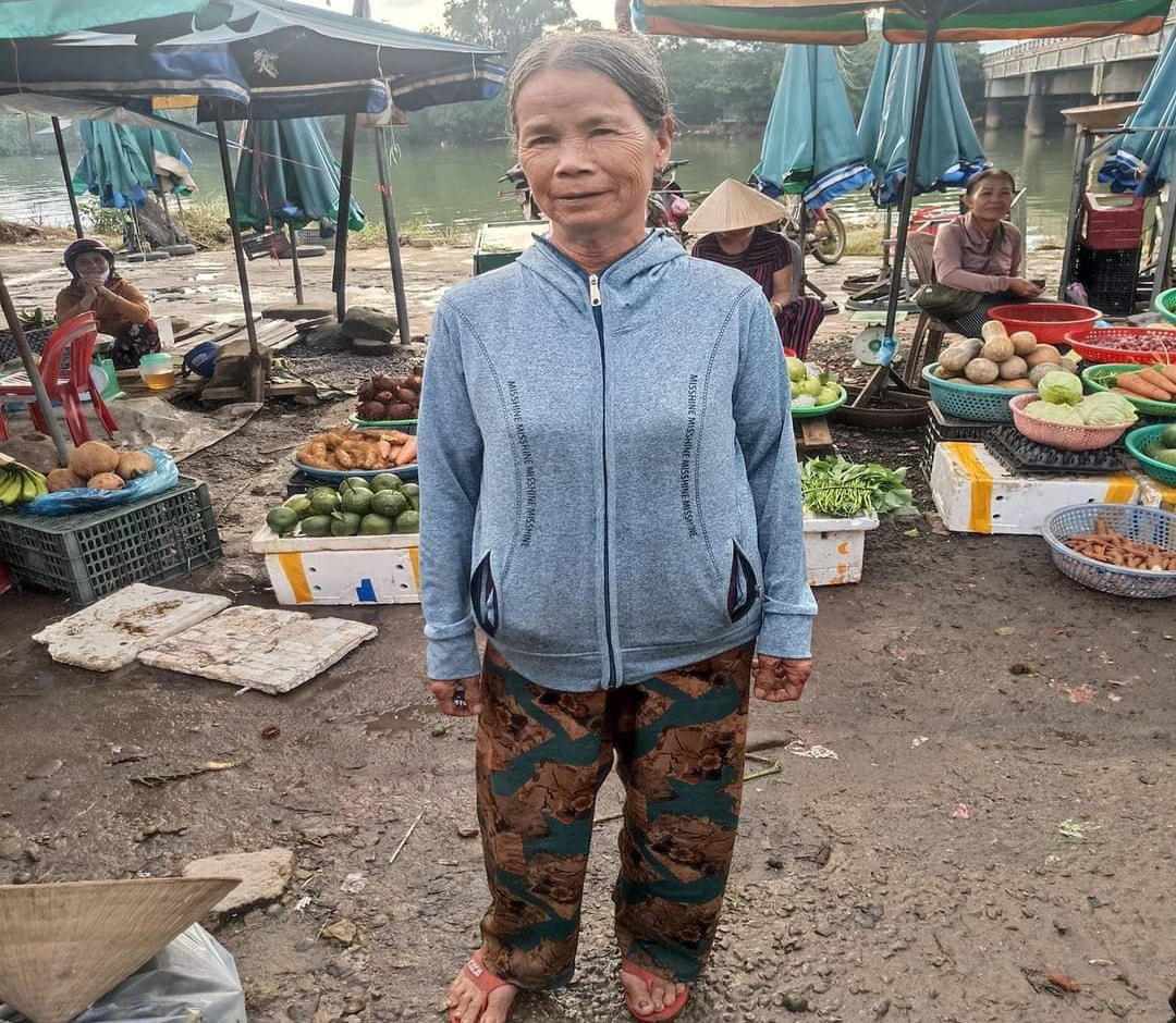 Hành động đẹp của bà Hồ Thị Điểu khiến nhiều người dân trân quý.