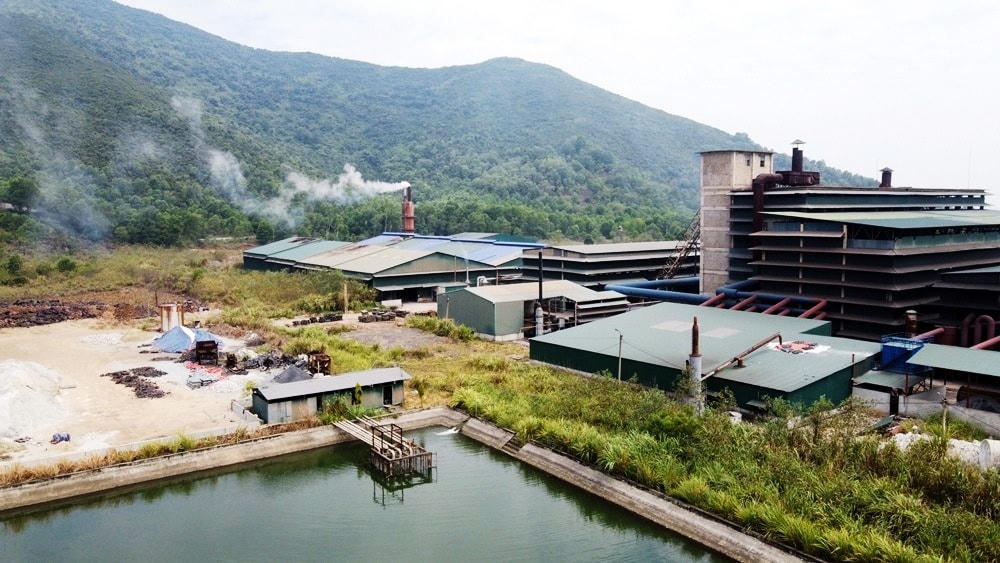 Một góc Nhà máy luyện kim Ferocrom của Công ty Nam Việt.