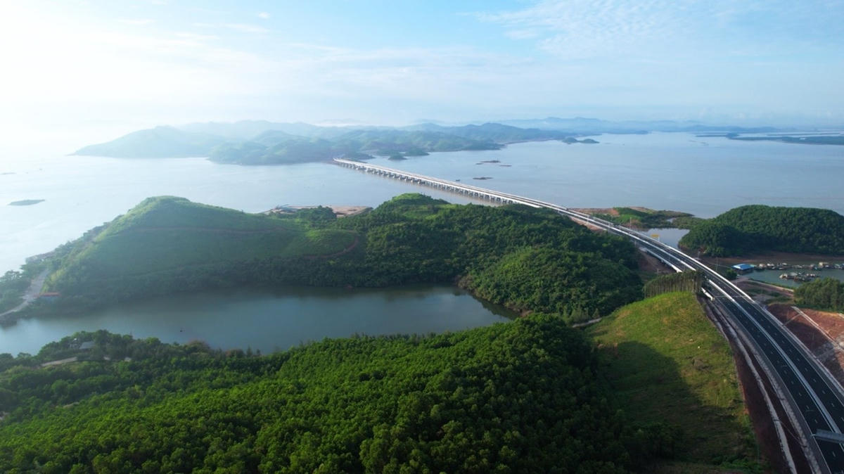 Cao tốc Vân Đồn - Móng Cái.
