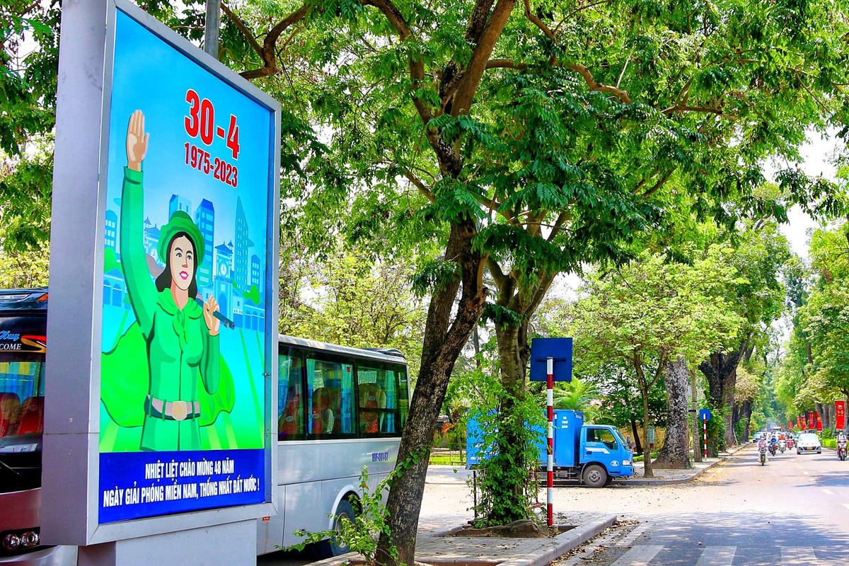 Hà Nội: Trang hoàng rực rỡ chào mừng ngày lễ 30-4 và 1-5