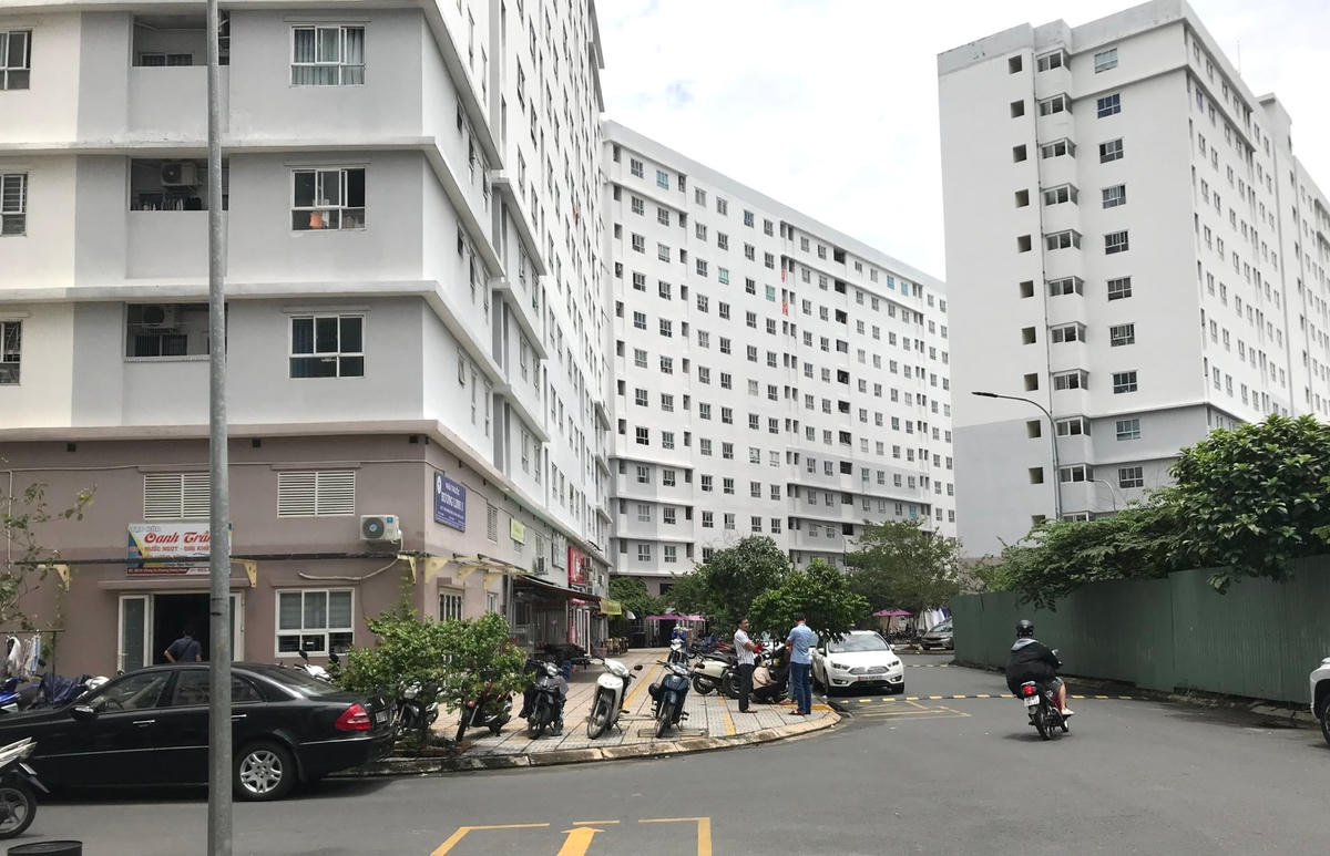 Quy định thủ tục phát triển dự án còn quá phức tạp khiến người thu nhập thấp tại TP HCM ít có khả năng mua nhà ở xã hội.